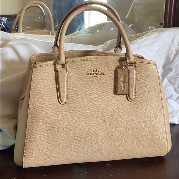 A coach bag - Picture 2 of 8